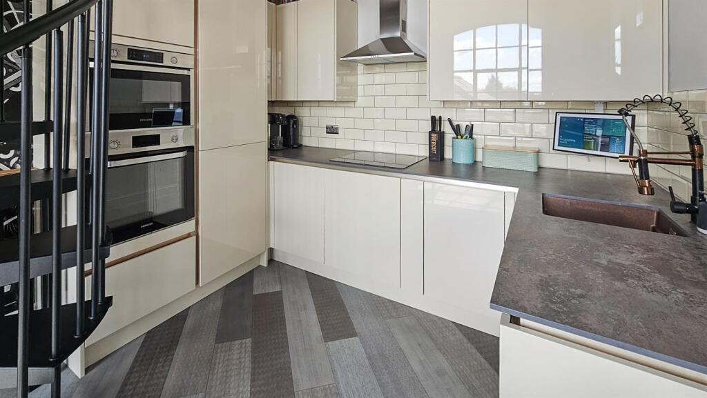 Apartment in Gedling, Daybrook - View 4