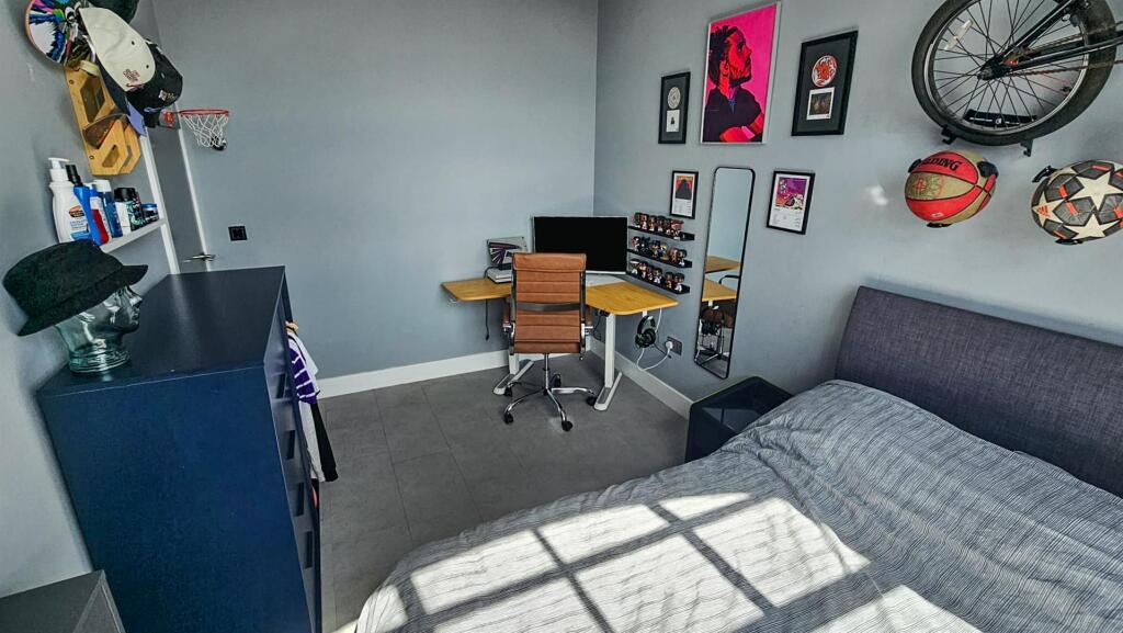 Apartment in Gedling, Daybrook - View 5