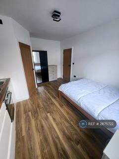 Studio to rent, Eyhurst Close, London, NW2