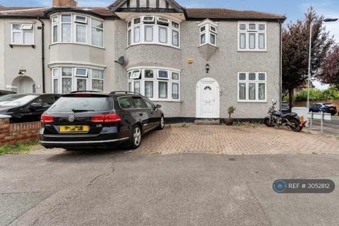 5 bedroom semi-detached house to rent, Roxy Avenue, Chadwell Heath, RM6