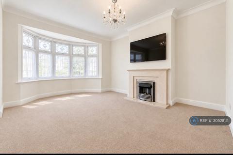 5 bedroom semi-detached house to rent, Roxy Avenue, Chadwell Heath, RM6