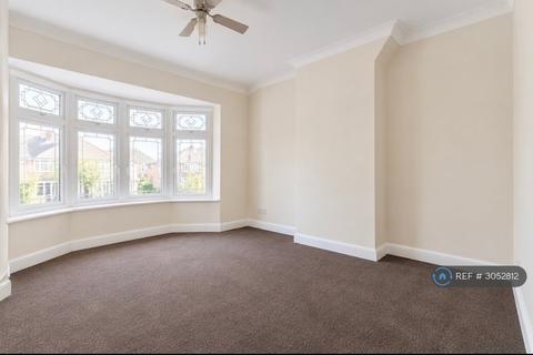 5 bedroom semi-detached house to rent, Roxy Avenue, Chadwell Heath, RM6
