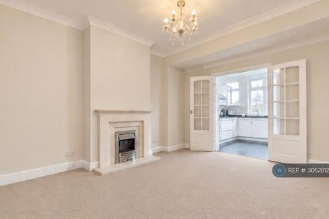 5 bedroom semi-detached house to rent, Roxy Avenue, Chadwell Heath, RM6