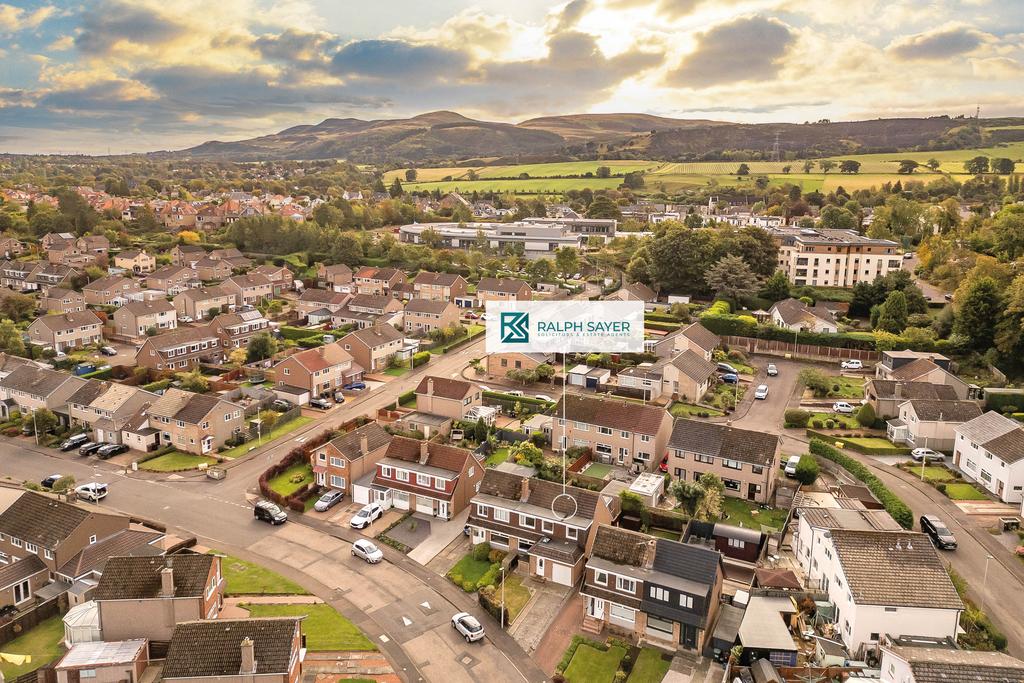 House in Edinburgh, Baberton, Juniper Green - View 2