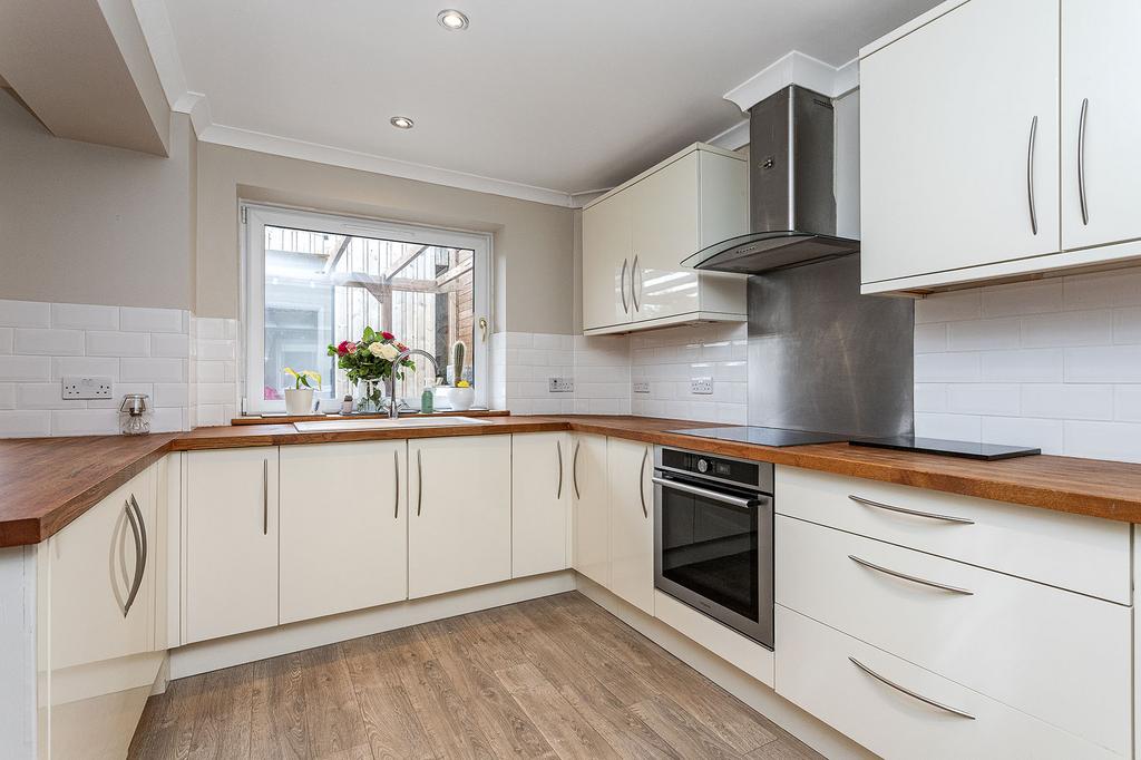 House in Edinburgh, Baberton, Juniper Green - More