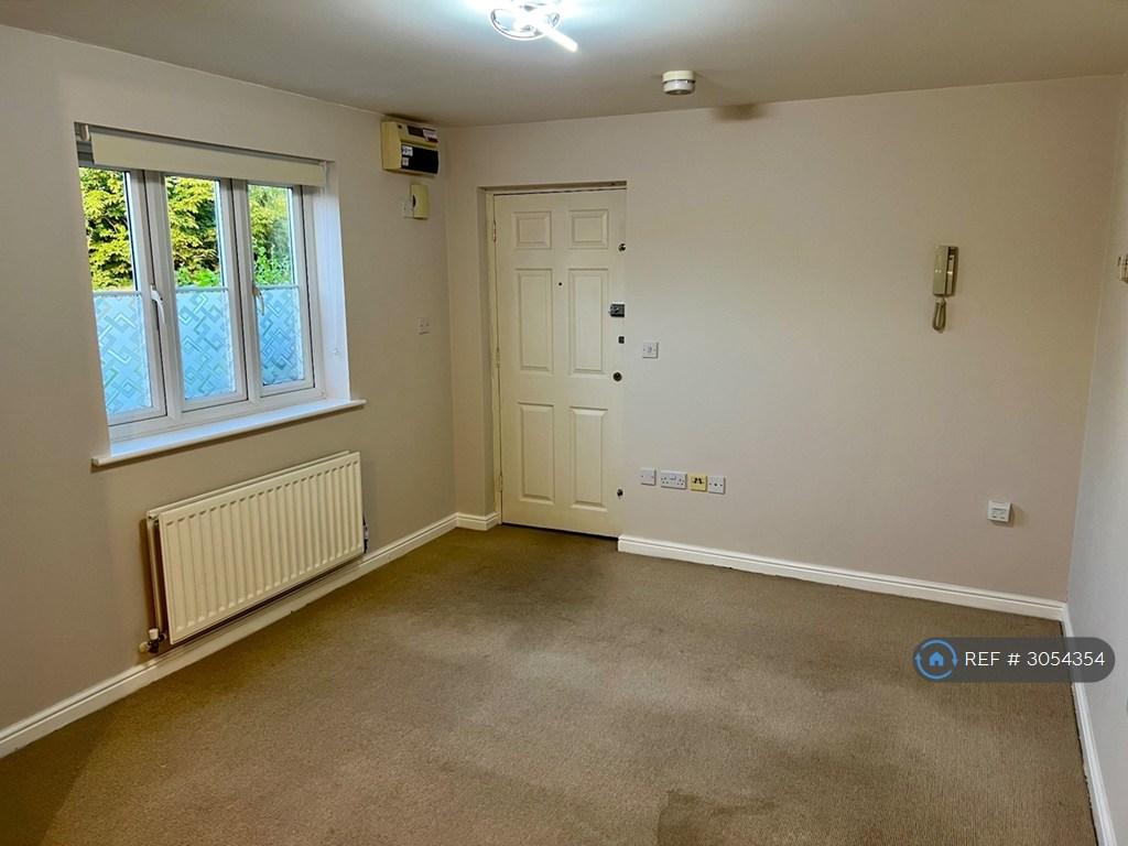 Apartment in Solihull, West Midlands - View 3