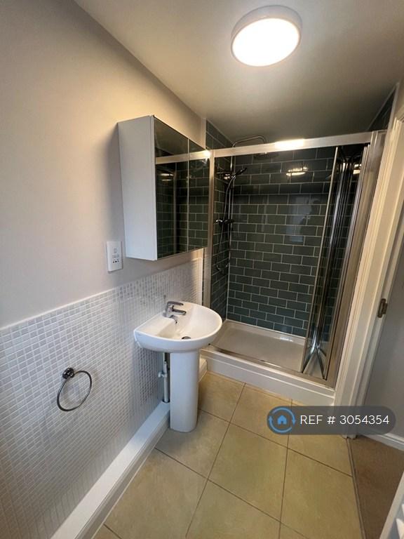 Apartment in Solihull, West Midlands - View 5