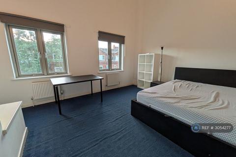 1 bedroom in a house share to rent, Pomeroy Street, London, SE14
