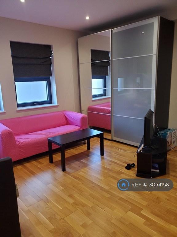 Apartment in Reading - View 2