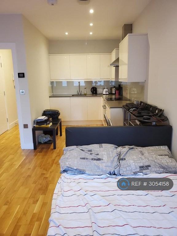 Apartment in Reading - View 4