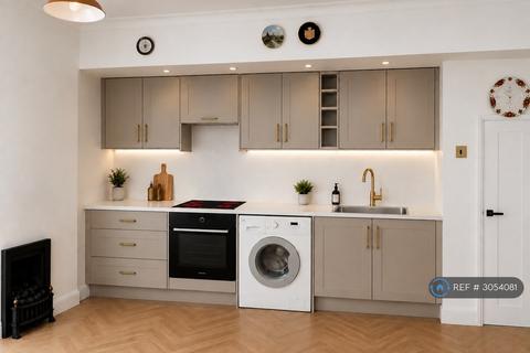 4 bedroom maisonette to rent, Elm Park Avenue, Hornchurch, RM12
