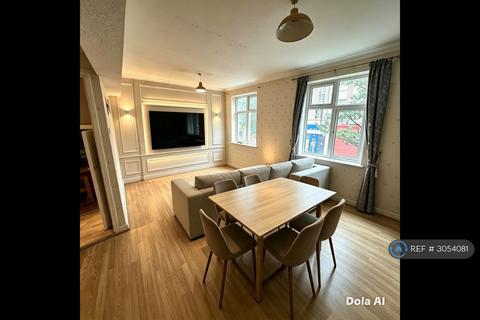 4 bedroom maisonette to rent, Elm Park Avenue, Hornchurch, RM12