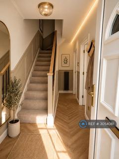 4 bedroom maisonette to rent, Elm Park Avenue, Hornchurch, RM12