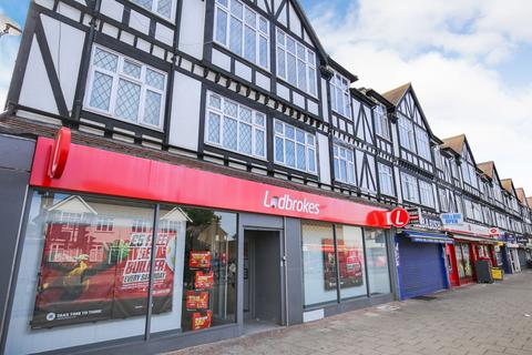 2 bedroom flat to rent, High Road, Romford RM6