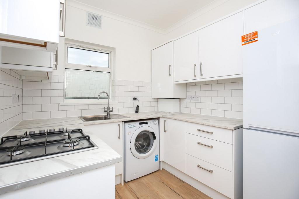 Apartment in Romford - View 3