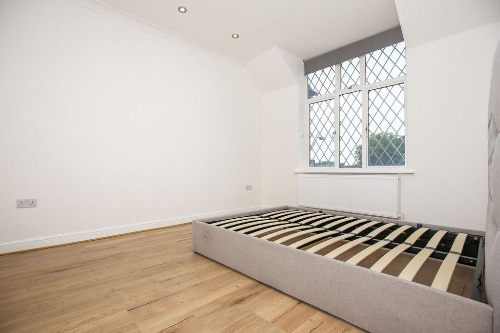 Apartment in Romford - View 4