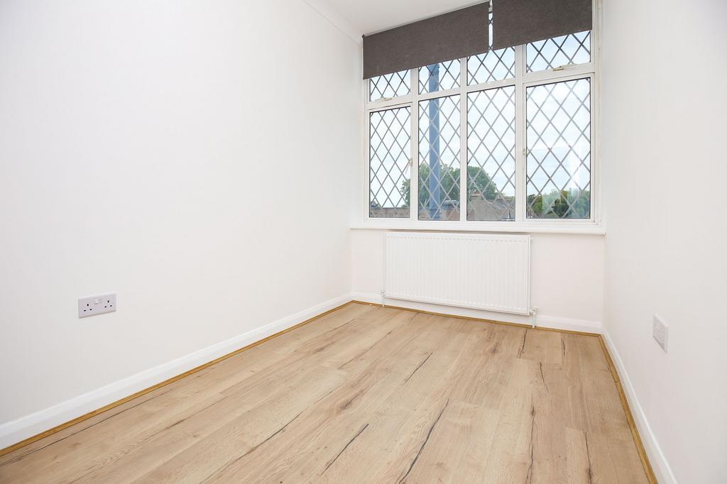 Apartment in Romford - View 5