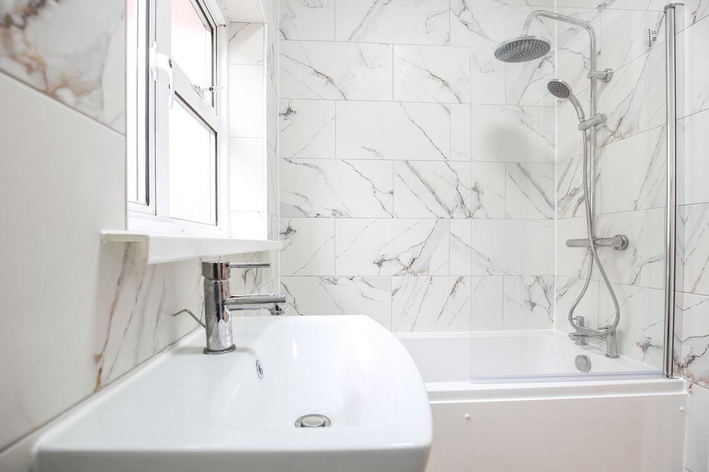 Apartment in Romford - More