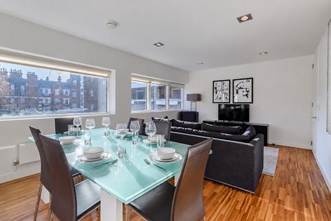 2 bedroom flat to rent, Fulham Road, London SW3