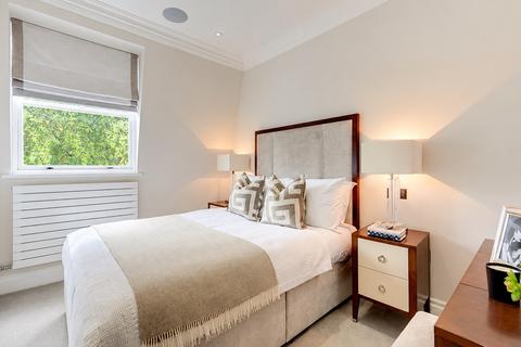2 bedroom flat to rent, Garden House, London W2