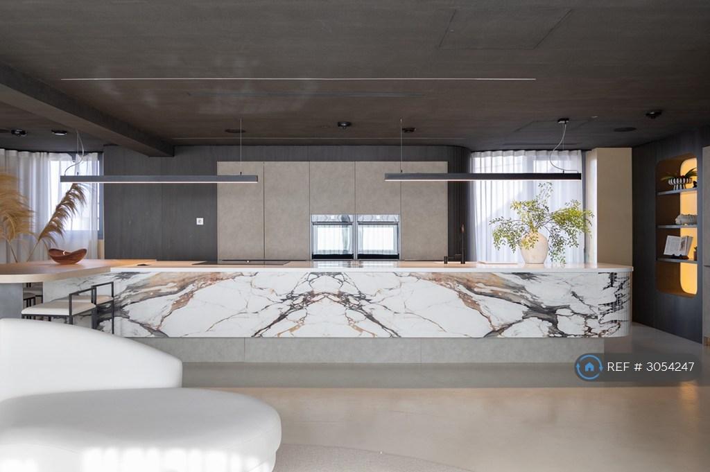 Apartment in Manchester, City Centre - View 2