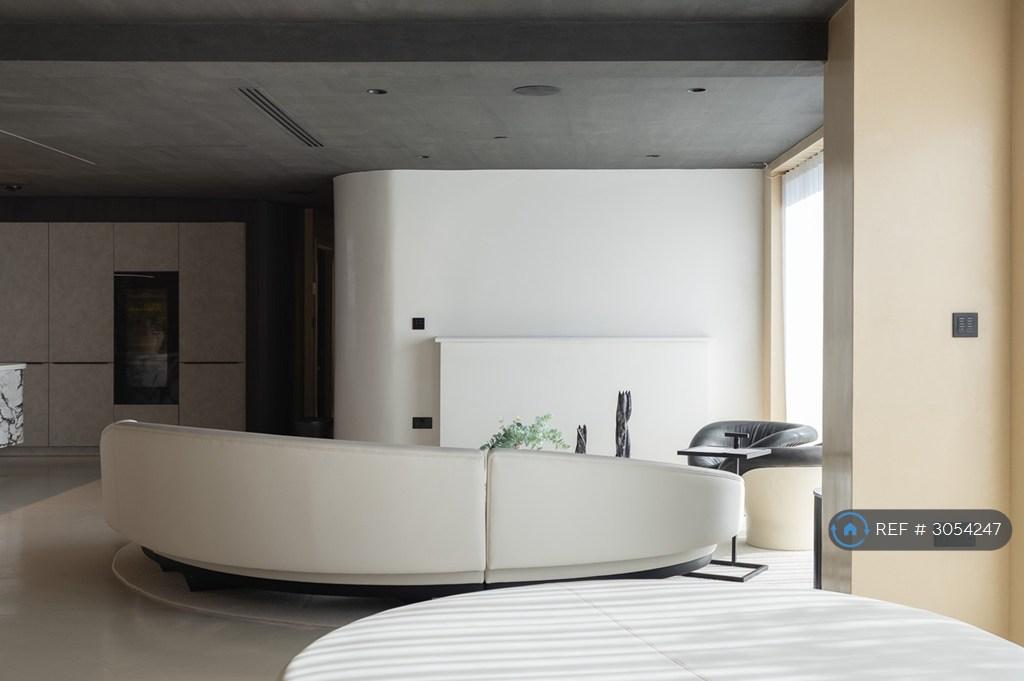 Apartment in Manchester, City Centre - View 3