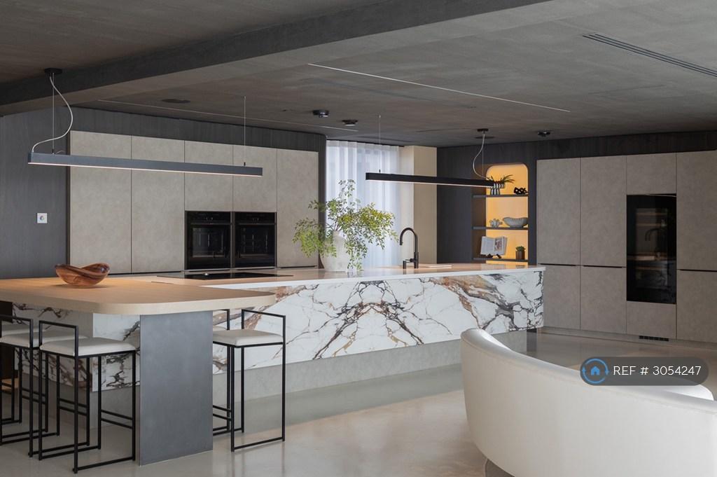 Apartment in Manchester, City Centre - View 5