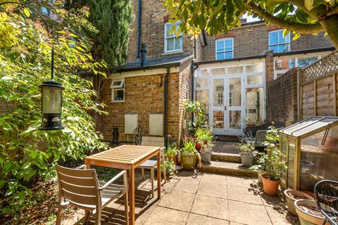 2 bedroom terraced house for sale, Martyr Road, Guildford