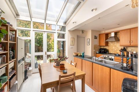 2 bedroom terraced house for sale, Martyr Road, Guildford