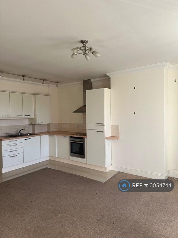 Apartment in Cambridge, Cambridgeshire - View 3