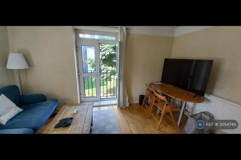 4 bedroom flat to rent, Gurney House, London, E2