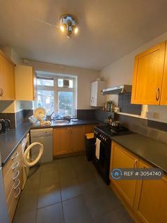 4 bedroom flat to rent, Gurney House, London, E2