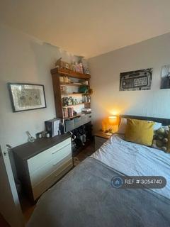 4 bedroom flat to rent, Gurney House, London, E2