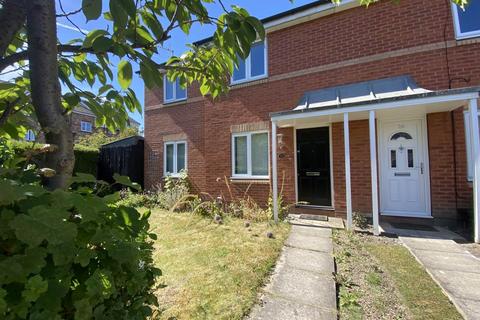 3 bedroom house to rent, Swinnow Close, Leeds LS13