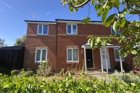 3 bedroom house to rent, Swinnow Close, Leeds LS13
