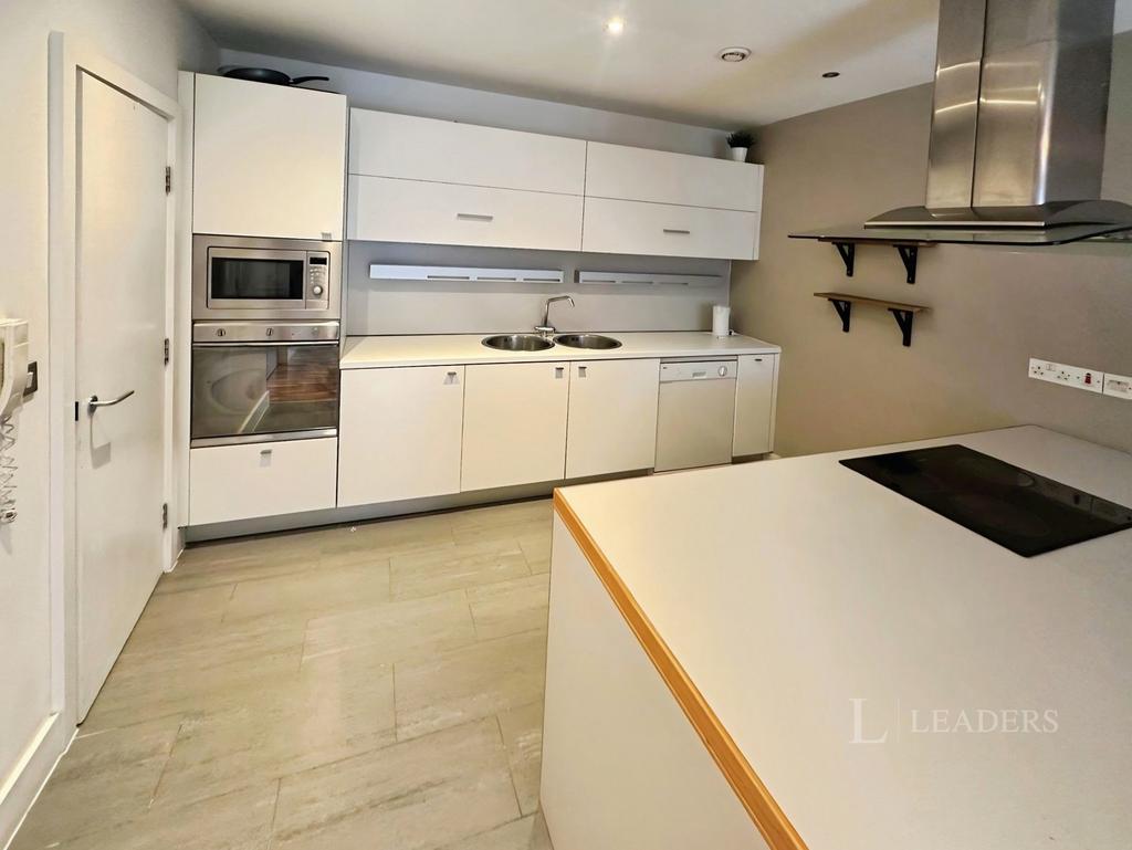 Apartment in Manchester, First Street, City Centre - View 3