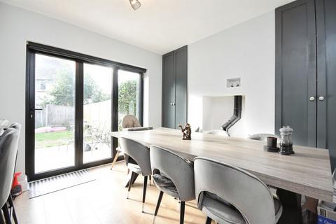 4 bedroom terraced house for sale, Orchard Avenue, Brentwood
