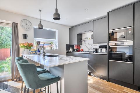 4 bedroom townhouse for sale, Bunce Drive, Caterham CR3