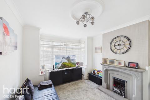 3 bedroom semi-detached house for sale, Heath Park Road, Gidea Park