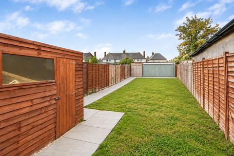 4 bedroom semi-detached house for sale, Culvers Way, Carshalton