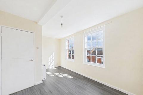 2 bedroom flat to rent, High Street, Tewkesbury
