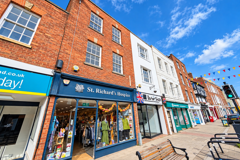 2 bedroom flat to rent, High Street, Tewkesbury