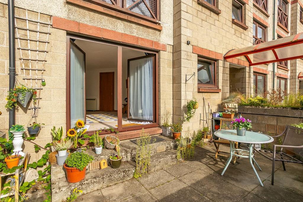 Apartment in Edinburgh, Leith - View 4