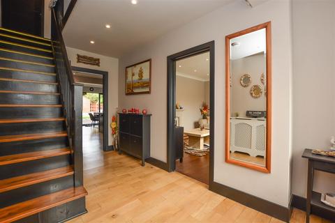 3 bedroom terraced house for sale, Danes Way, Pilgrims Hatch, Brentwood