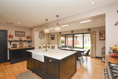 3 bedroom terraced house for sale, Danes Way, Pilgrims Hatch, Brentwood