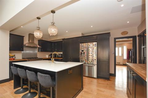 3 bedroom terraced house for sale, Danes Way, Pilgrims Hatch, Brentwood