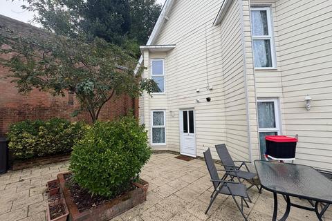 1 bedroom maisonette to rent, High Street, Dover, CT16