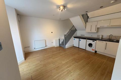1 bedroom maisonette to rent, High Street, Dover, CT16