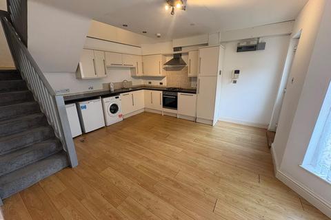 1 bedroom maisonette to rent, High Street, Dover, CT16