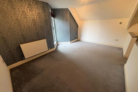 1 bedroom maisonette to rent, High Street, Dover, CT16